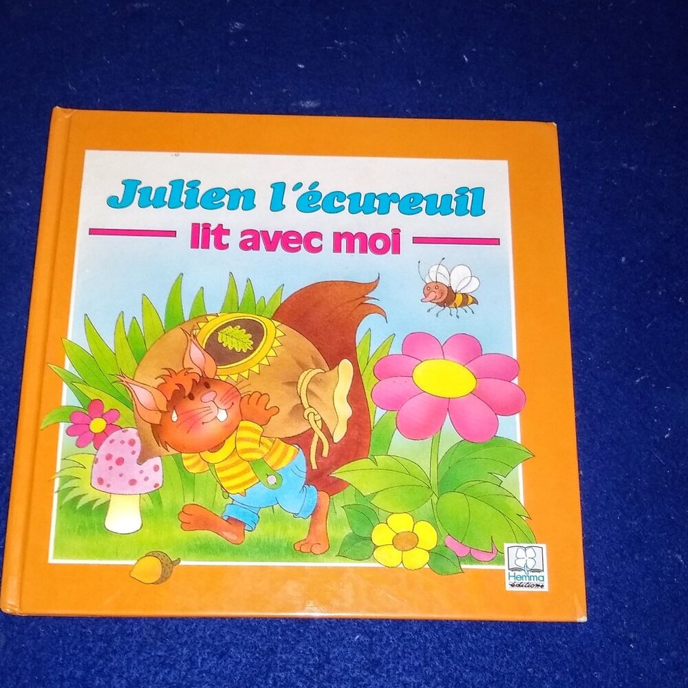 Julien l'Ecureuil lit avec moi by Joelle Barnabe